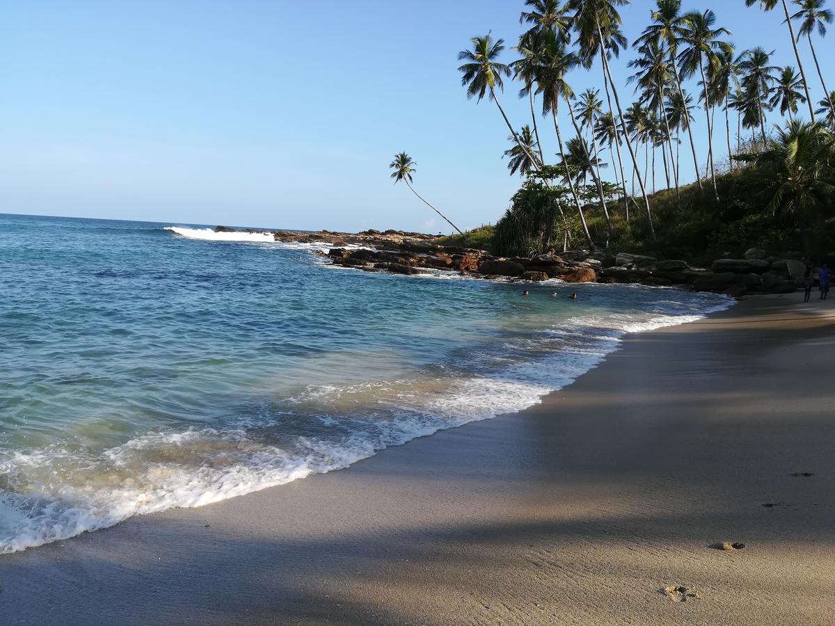 Star Beach Hotel Тангалла Экстерьер фото