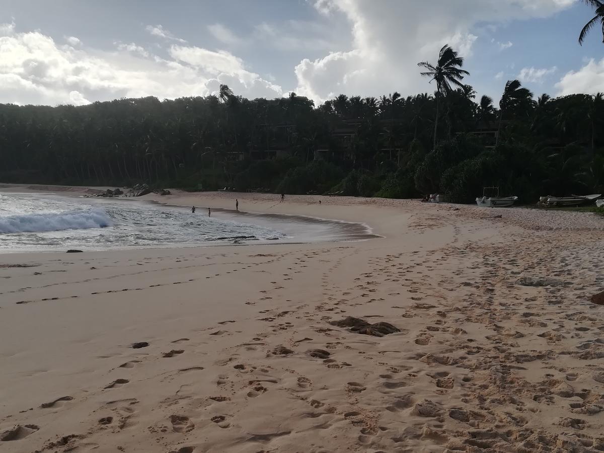 Star Beach Hotel Тангалла Экстерьер фото