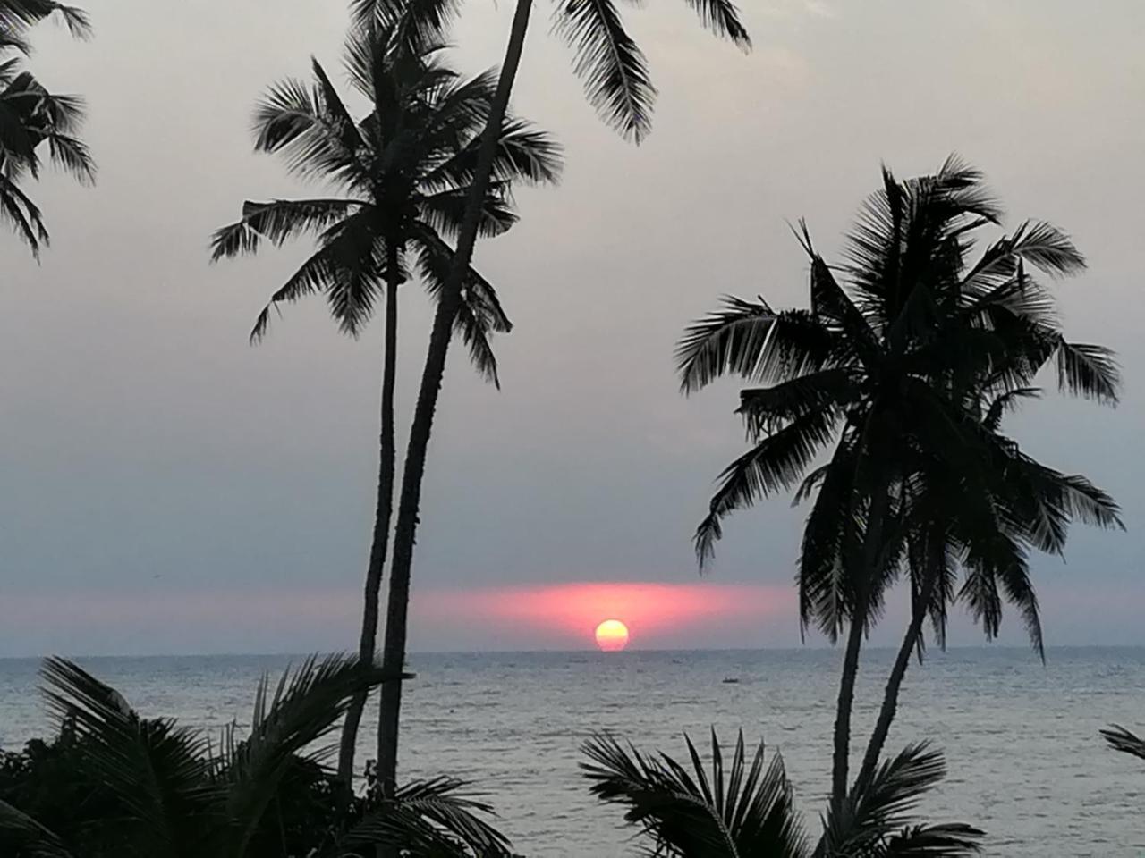 Star Beach Hotel Тангалла Экстерьер фото