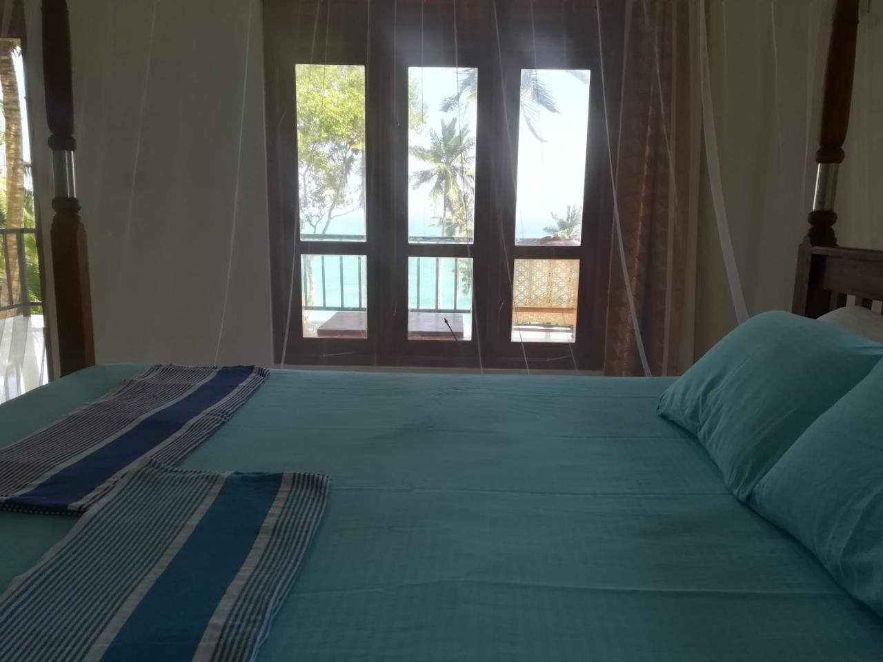 Star Beach Hotel Тангалла Экстерьер фото